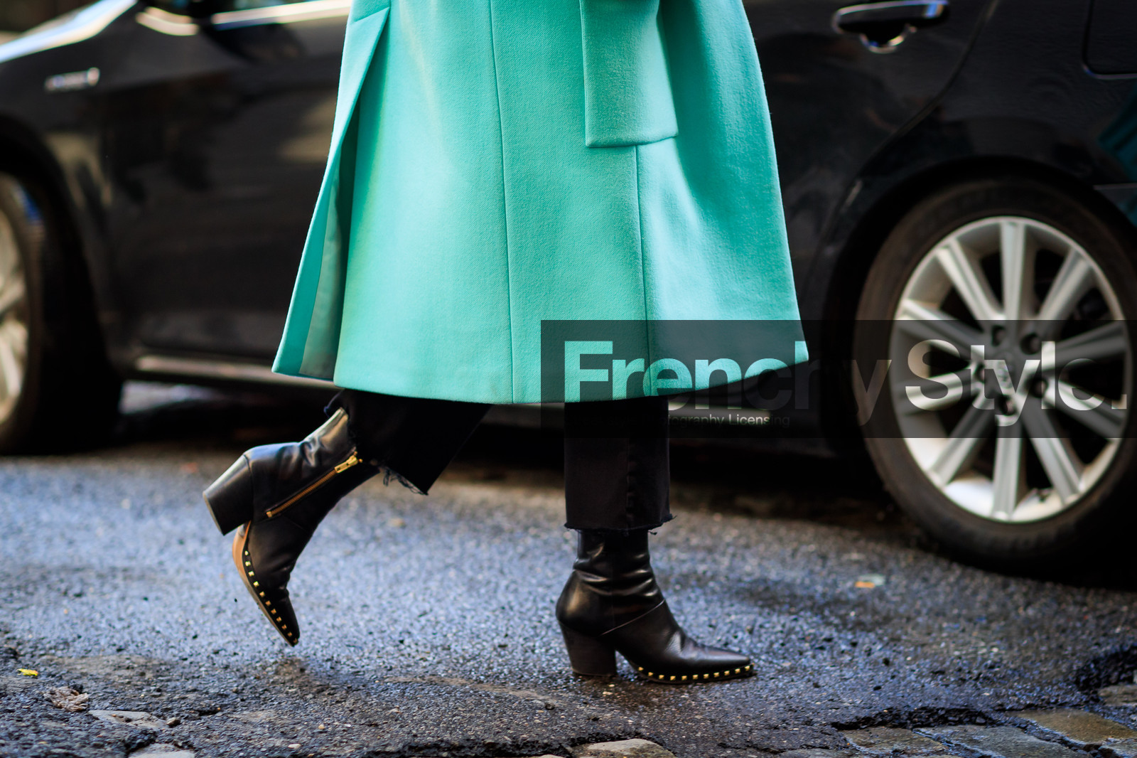 black shoes, céline, green coat, high heels, leather shoes, studs, trousers, street style, jonathan paciullo, FW, frenchystyle, fashion week, NYFW, NEW YORK, AUTUMN WINTER 2018-2019, AW 18-19, FALL WINTER 2018-2019, FW 18-19, atmosphere details, horizontal, detail