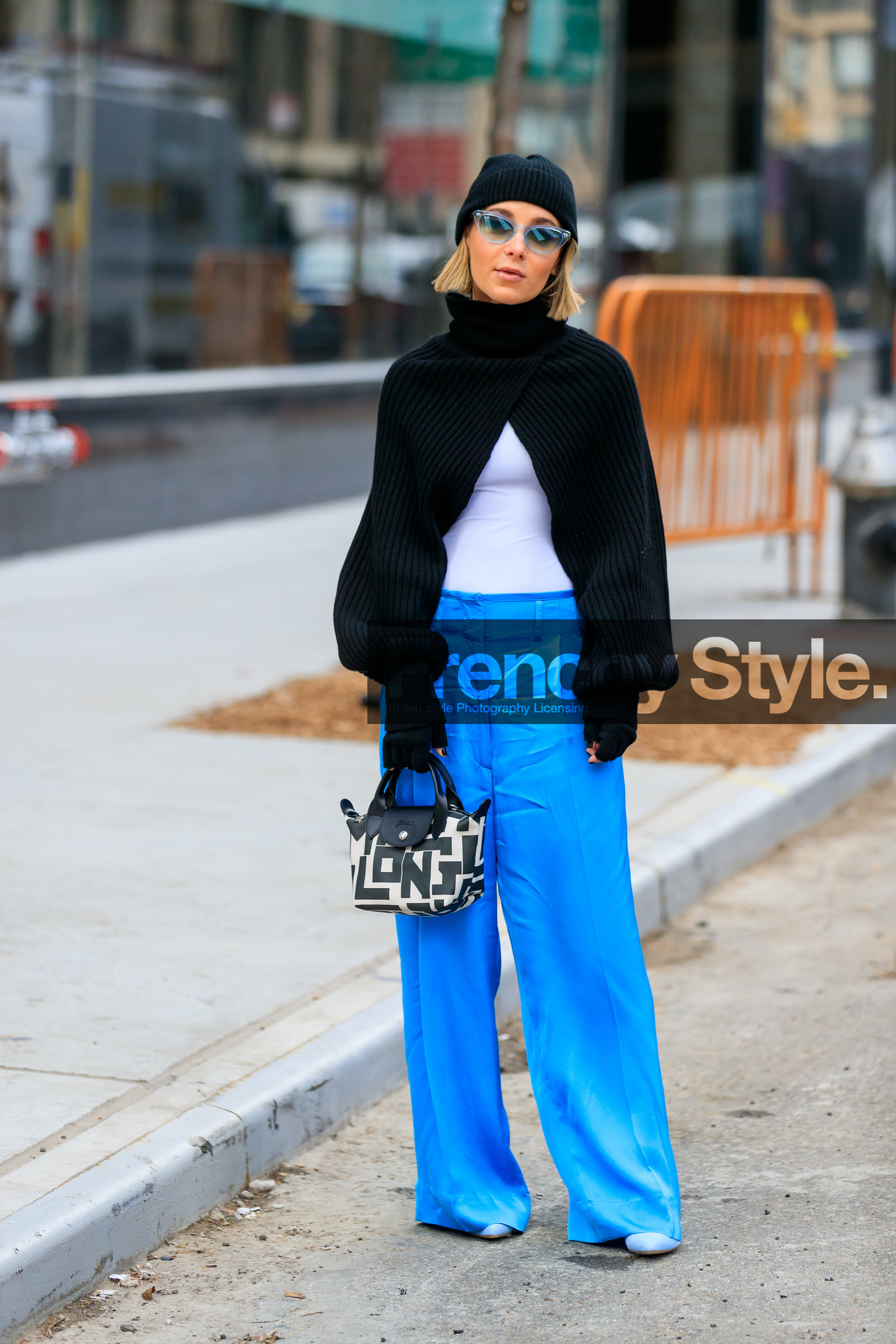 blue pants, light blue pants, black pullover, black hat, woolen hat, turtleneck pullover, cropped pullover, split pullover, loose pants, longchamp bag, rayban sunglasses, sheer sunglasses, monogrammed bag, white bag, black bag, hand bag, fashion week, frenchystyle, FW, jonathan paciullo, street style, FALL WINTER 2020-2021, AUTUMN WINTER 2020-2021, FW 20-21, vertical, full length, NYFW, NEW YORK