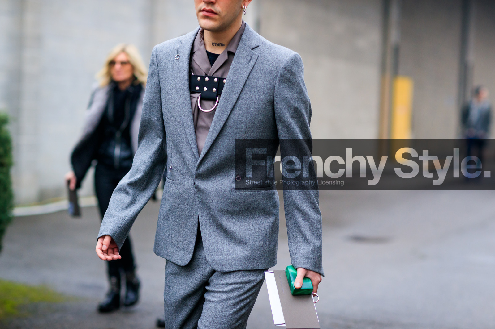 atmosphere details, AUTUMN WINTER 2017-2018, AW 17-18, blazer, brown shirt, detail, FALL WINTER 2017-2018, fashion week, frenchystyle, FW, FW 17-18, grey jacket, grey pants, grey suit, harness, horizontal, jonathan paciullo, leather belt, MFW, MILAN, street style, trousers