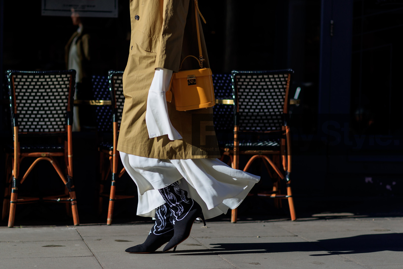 beige coat, black shoes, cowboy boots, high heels, leather bag, leather shoes, white dress, yellow bag, street style, jonathan paciullo, FW, frenchystyle, fashion week, LFW, LONDON, AUTUMN WINTER 2018-2019, AW 18-19, FALL WINTER 2018-2019, FW 18-19, horizontal, atmosphere details, detail, deborah reyner sebag
