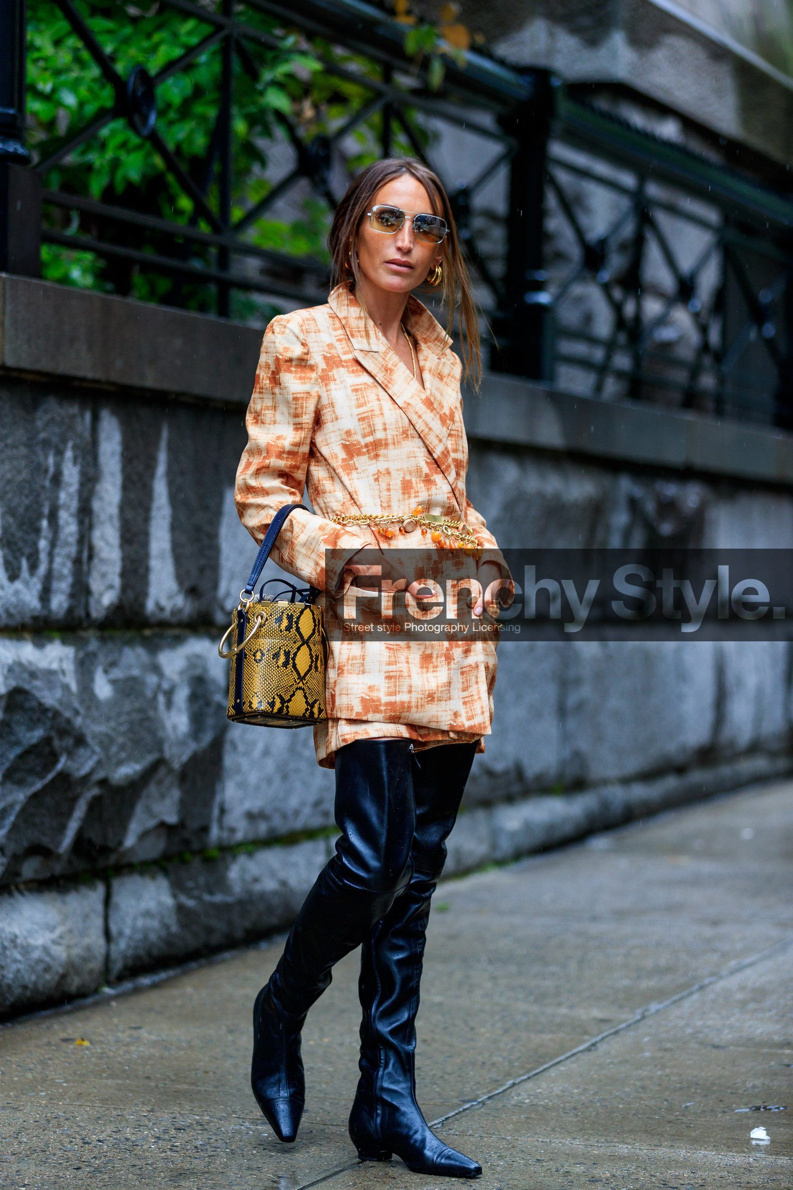 animal print, beige jacket, black boots, black shoes, blazer, brown jacket, camel jacket, chloe loulou de saison, chloé, graphic bag, graphic jacket, high boots, leather bag, leather shoes, metallic belt, printed bag, printed jacket, snake print, sunglasses, yellow bag, street style, jonathan paciullo, FW, frenchystyle, fashion week, NYFW, NEW YORK, SPRING SUMMER 2019, SS 19, vertical, full length