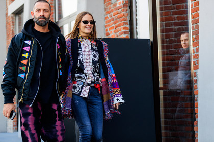 animal print, black belt, black jacket, black sweater, black t shirt, blue denim, bomber jacket, denim pants, floral, flowers, fringes, graphic jacket, graphic pants, graphic shirt, hoodie, jeans, leather belt, leopard, multicolor jacket, pink, prada, printed jacket, printed pants, printed shirt, purple, purple jacket, purple pants, red, studs, sunglasses, tie & die, trousers, turquoise, yellow, fashion week, frenchystyle, FW, jonathan paciullo, street style, MFW, MILAN, AUTUMN WINTER 2018-2019, FALL WINTER 2018-2019, FW 18-19, horizontal, atmosphere details, marcelo burlon, carlotta oddi