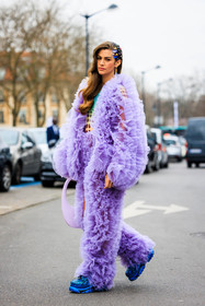 ruffles set, purple pants, purple jacket, coperni bag, purple bag, hair pins, cigar earrings, dots top, multicolor top, coperni, clara berry, street style, jonathan paciullo, FW, frenchystyle, fashion week, AUTUMN WINTER 2022-2023, FALL WINTER 2022_2023, FW 22-23, PFW, PARIS, full length, vertical