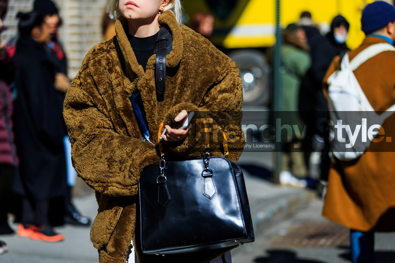 atmosphere details, AUTUMN WINTER 2016-2017, AW 16-17, black bag, brown fur, brown jacket, detail, fashion week, frenchystyle, fur jacket, FW, FW 16-17, gucci, horizontal, jonathan paciullo, leather bag, NEW YORK, NYFW, street style, woman