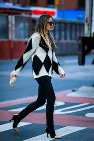 black and white rombhus cardigan bush, black skinny pants, black and beige pointy boots, black sunglasses, fashion week, frenchystyle, FW, jonathan paciullo, street style, NYFW, NEW YORK, AUTUMN WINTER 2022-2023, FALL WINTER 2022_2023, FW 22-23, vertical, full length