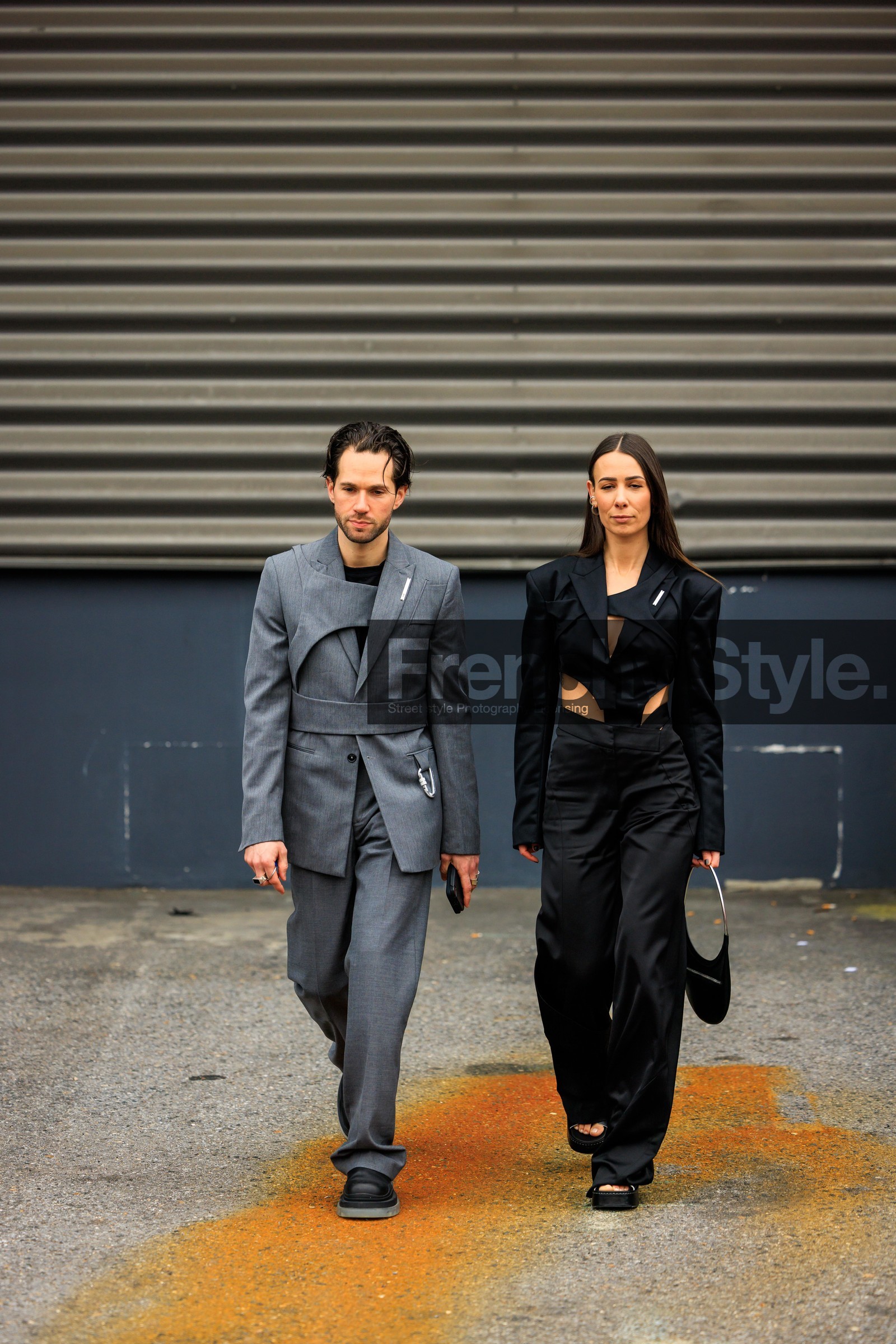 grey suit, black shoes, assymetric suit, black suit, cut out suit, black sandals, black handbag, coperni, alice & j.s, alice barbier, JS roques, street style, jonathan paciullo, FW, frenchystyle, fashion week, AUTUMN WINTER 2022-2023, FALL WINTER 2022_2023, FW 22-23, PFW, PARIS, full length, vertical
