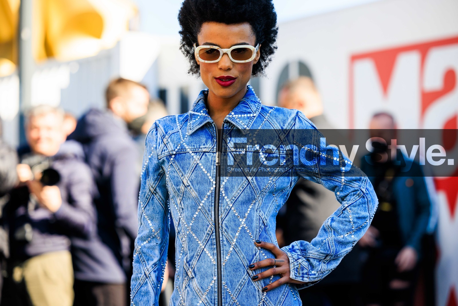 mini white bag, mini leather bag, full denim look, jean dress, sparkling denim dress, details, white sunglasses, diesel bag, fashion week, frenchystyle, FW, jonathan paciullo, street style, MFW, MILAN, AUTUMN WINTER 2022-2023, FALL WINTER 2022_2023, FW 22-23, horizontal, atmosphere details