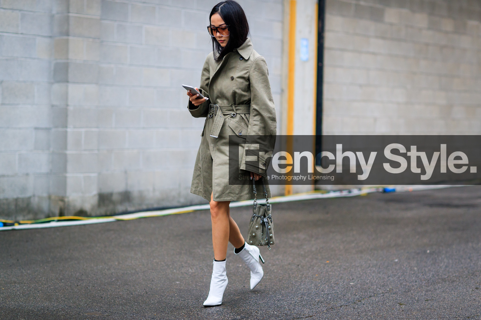 atmosphere details, AUTUMN WINTER 2017-2018, AW 17-18, beige bag, beige coat, embroidered bag, FALL WINTER 2017-2018, fashion week, frenchystyle, full length, FW, FW 17-18, high heels, horizontal, jonathan paciullo, leather bag, leather shoes, MFW, MILAN, street style, studs, suede bag, sunglasses, trench coat, white boots, yoyo cao