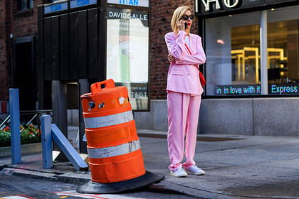 atmosphere details, blazer, fashion week, frenchystyle, full length, FW, horizontal, joanna hillman, jonathan paciullo, leather shoes, NEW YORK, NYFW, pink jacket, pink pants, pink suit, SPRING SUMMER 2018, SS 18, street style, sunglasses, trousers, white sneakers