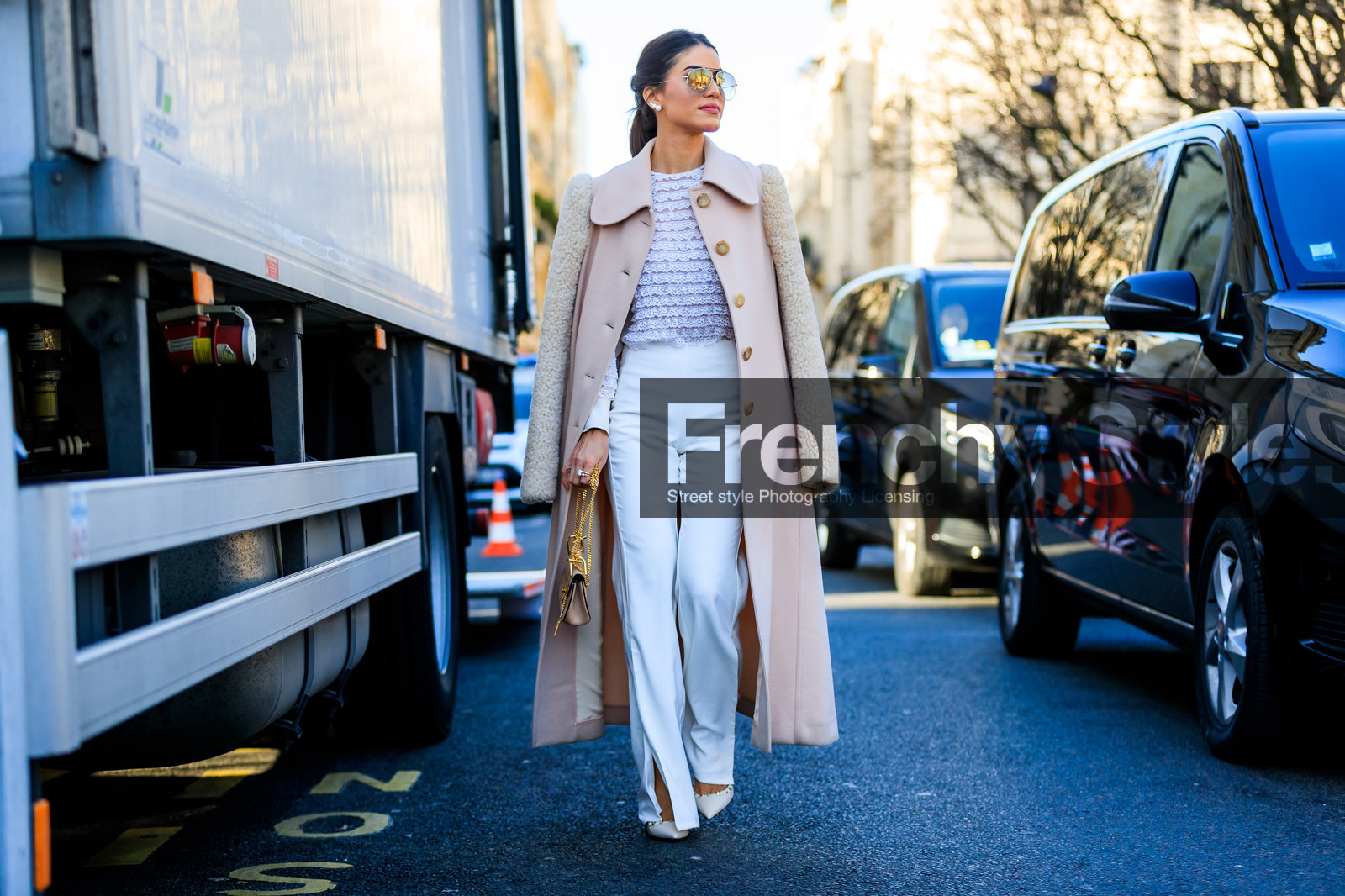 atmosphere details, AUTUMN WINTER 2017-2018, AW 17-18, beige coat, camila coelho, chloe, FALL WINTER 2017-2018, fashion week, frenchystyle, full length, FW, FW 17-18, horizontal, jonathan paciullo, leather bag, nude bag, over the shoulder, PARIS, PFW, shearling, street style, sunglasses, trousers, white pants, white shoes, white top